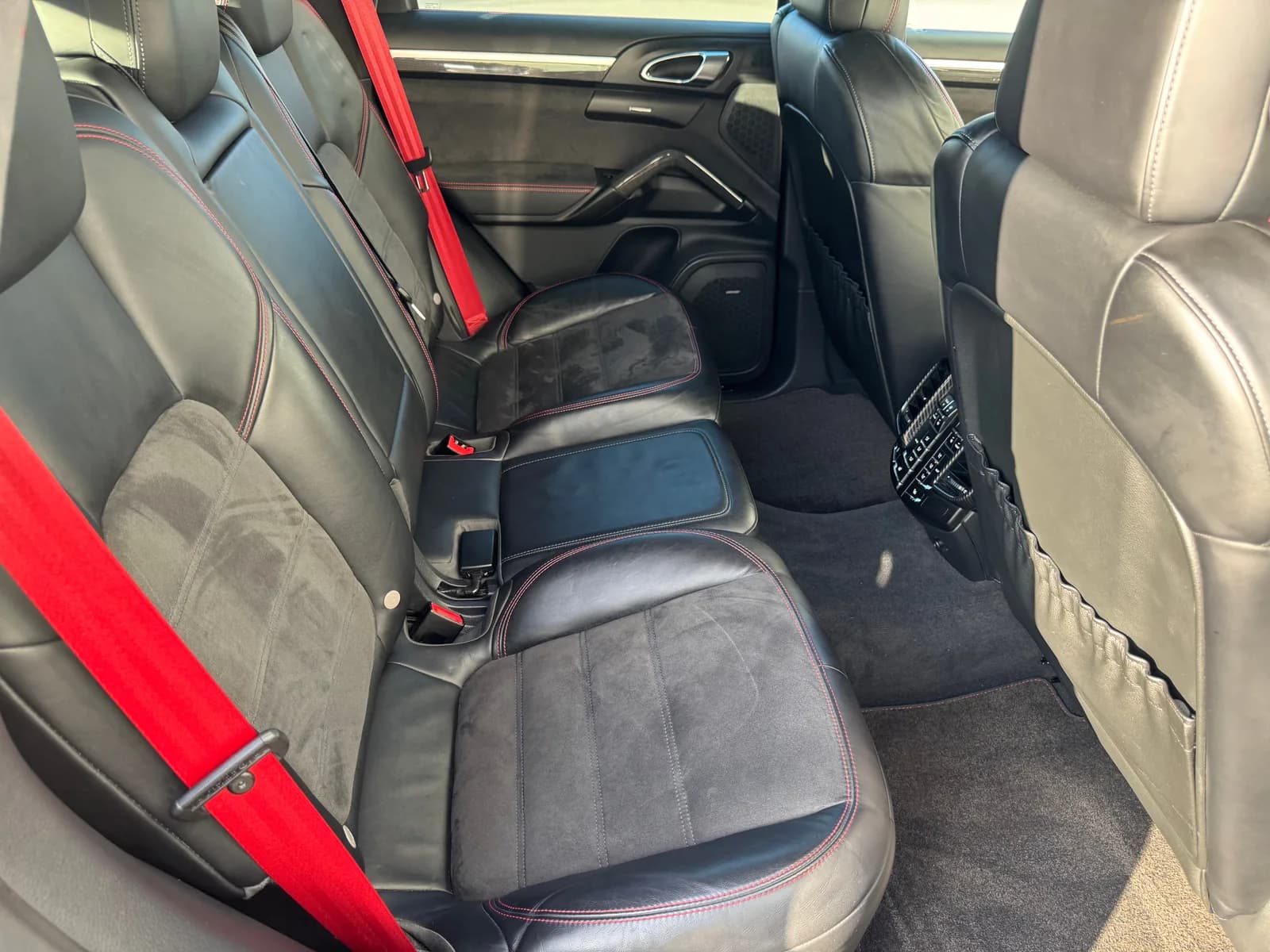 Porsche Cayenne GTS 2013 thumbnail 11