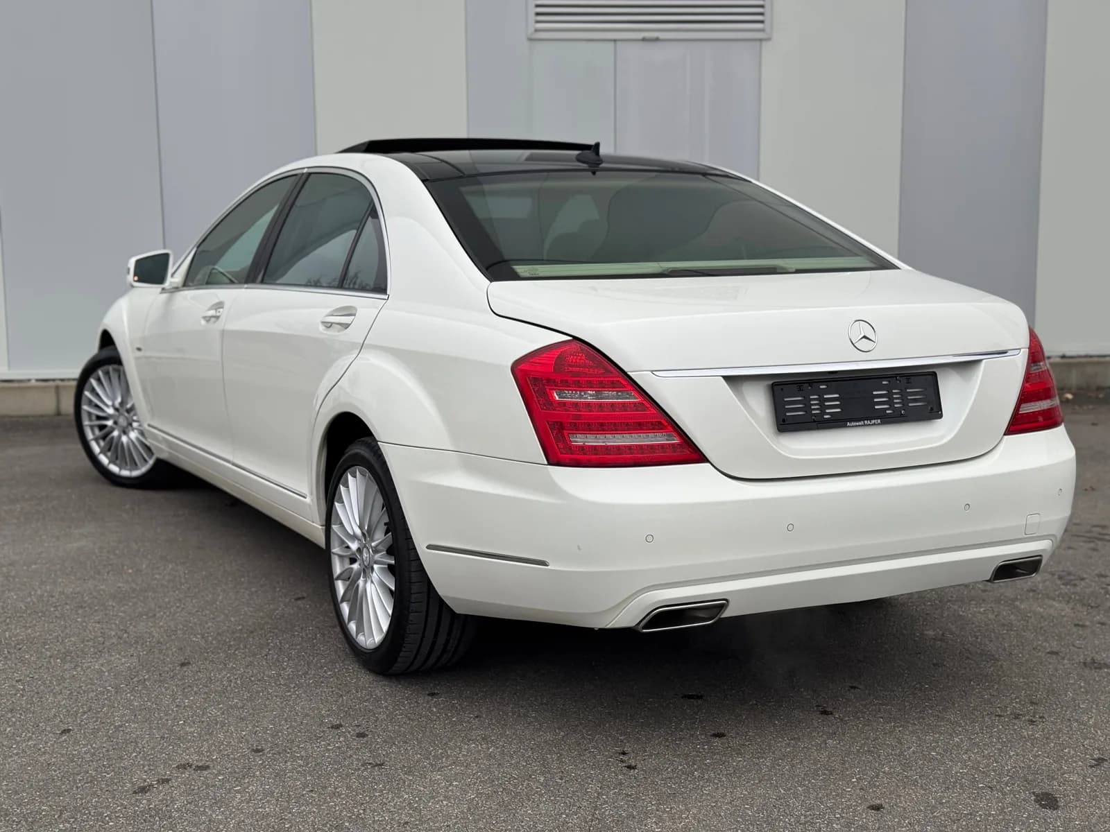 Mercedes-Benz S 350 L BlueEfficiency SS 4Matic 7G-Tronic 2011 thumbnail 4