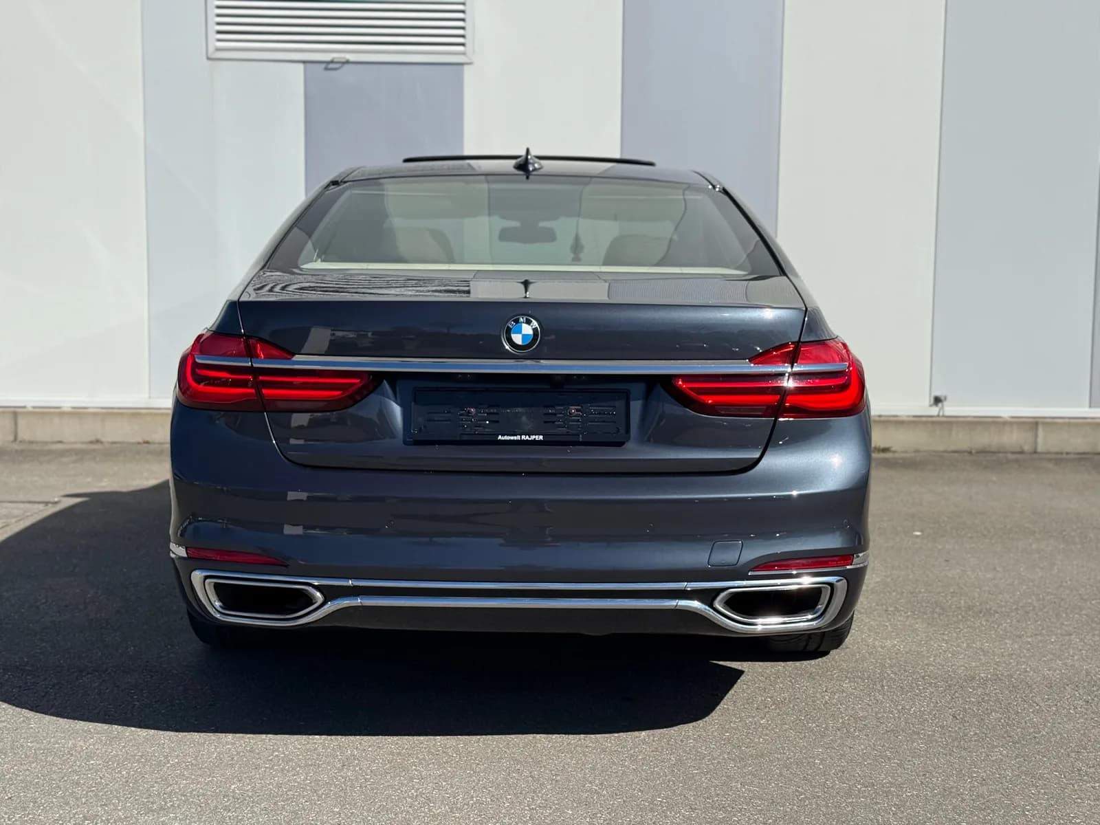 BMW 750i xDrive Steptronic 2016 thumbnail 5