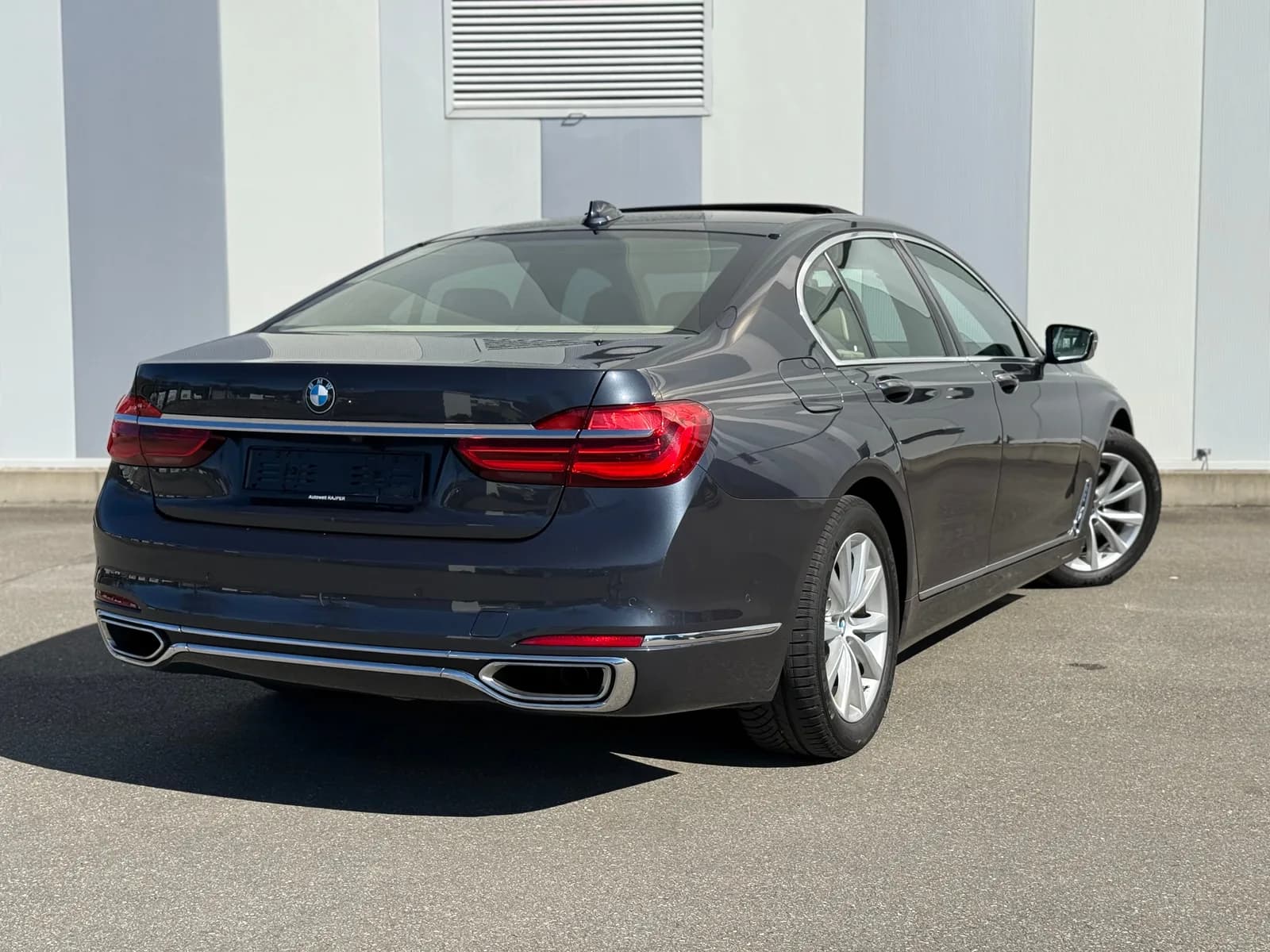 BMW 750i xDrive Steptronic 2016 thumbnail 6