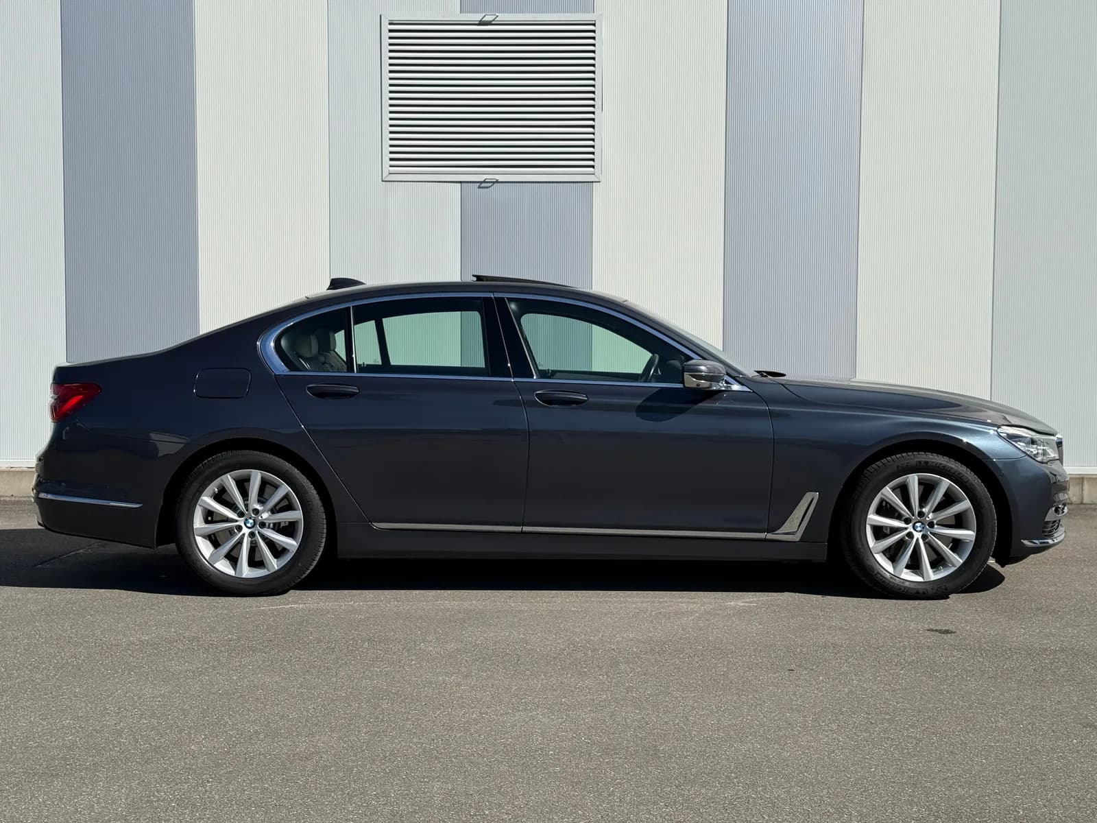 BMW 750i xDrive Steptronic 2016 thumbnail 7