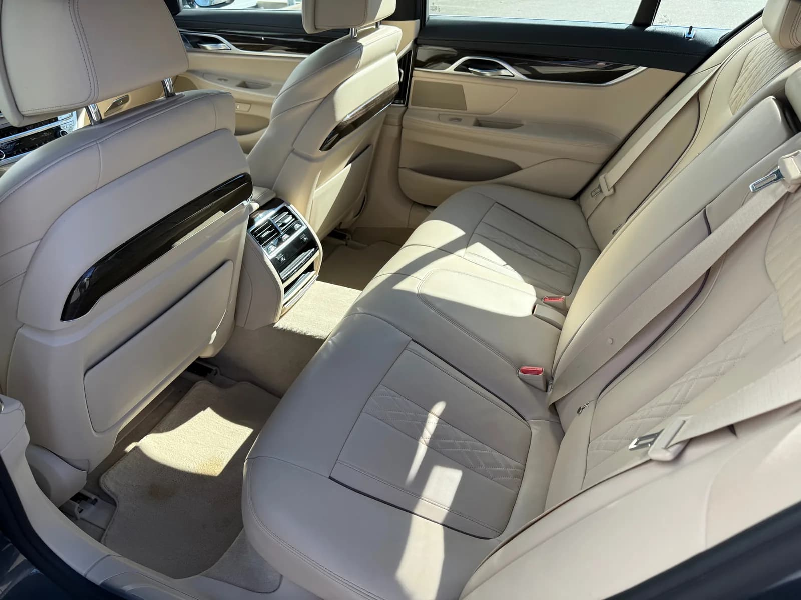 BMW 750i xDrive Steptronic 2016 thumbnail 10