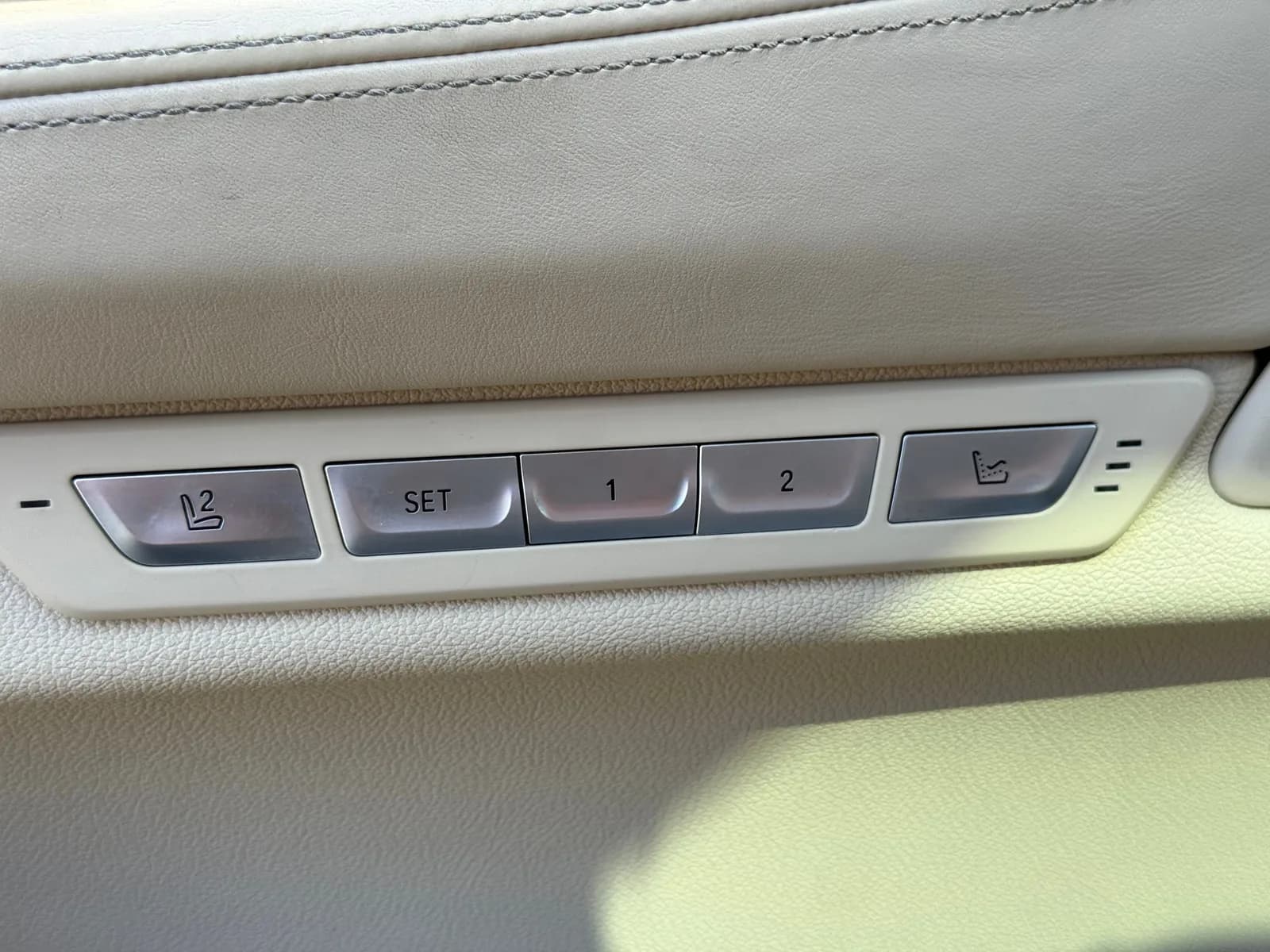 BMW 750i xDrive Steptronic 2016 thumbnail 13