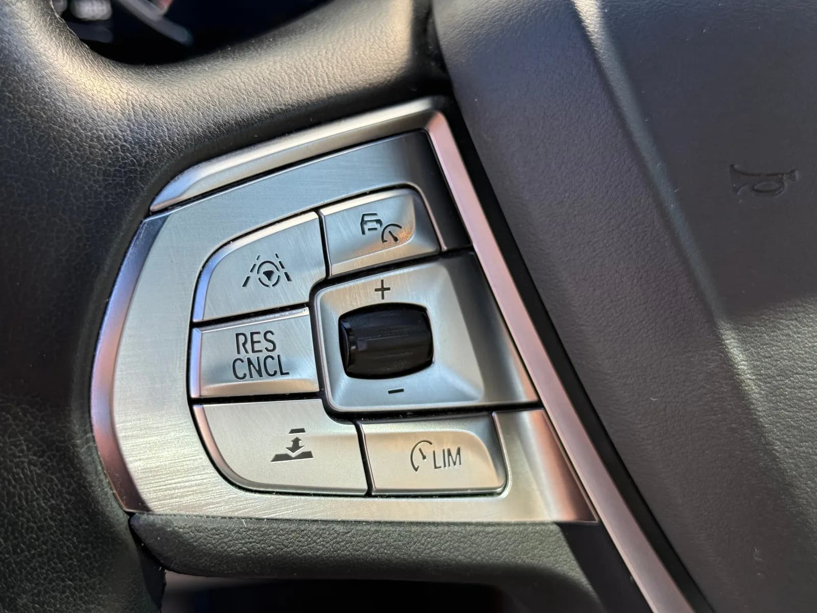 BMW 750i xDrive Steptronic 2016 thumbnail 14