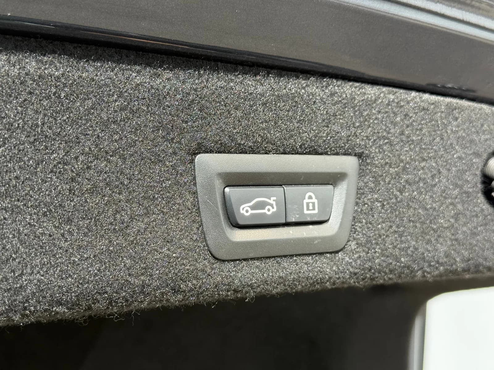 BMW 750i xDrive Steptronic 2016 thumbnail 16