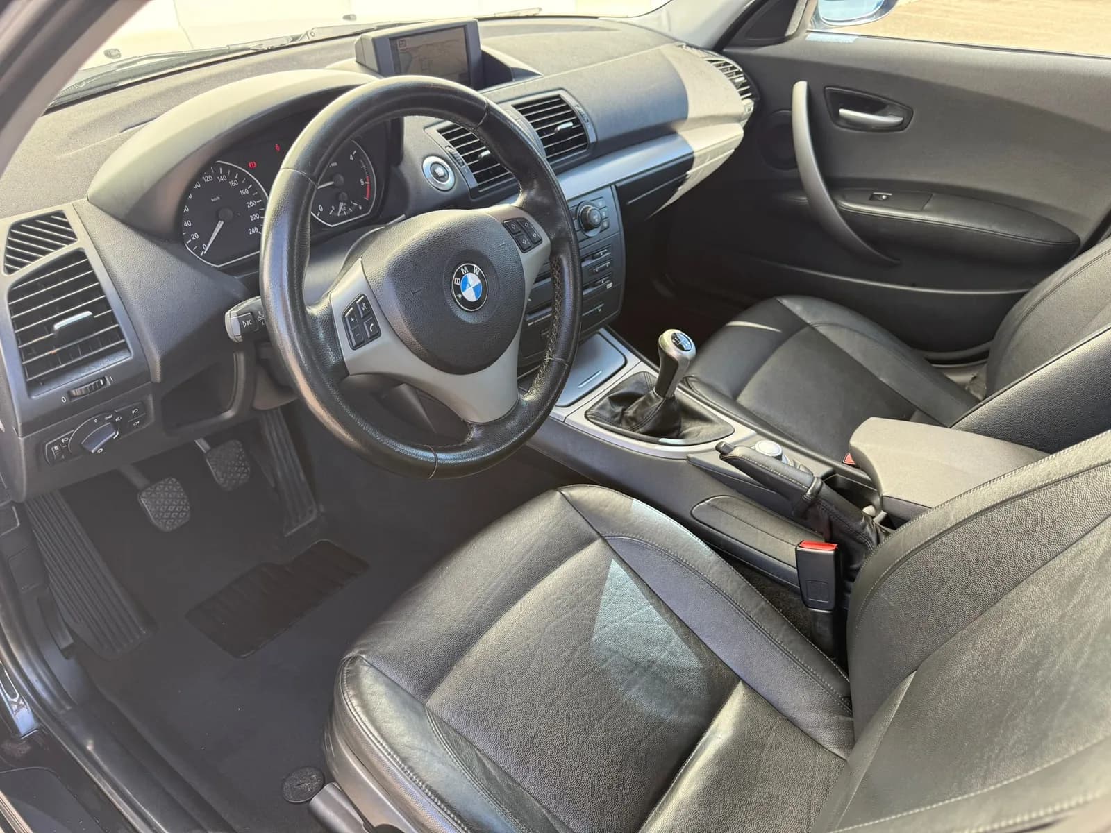 BMW 120d 2007 thumbnail 9