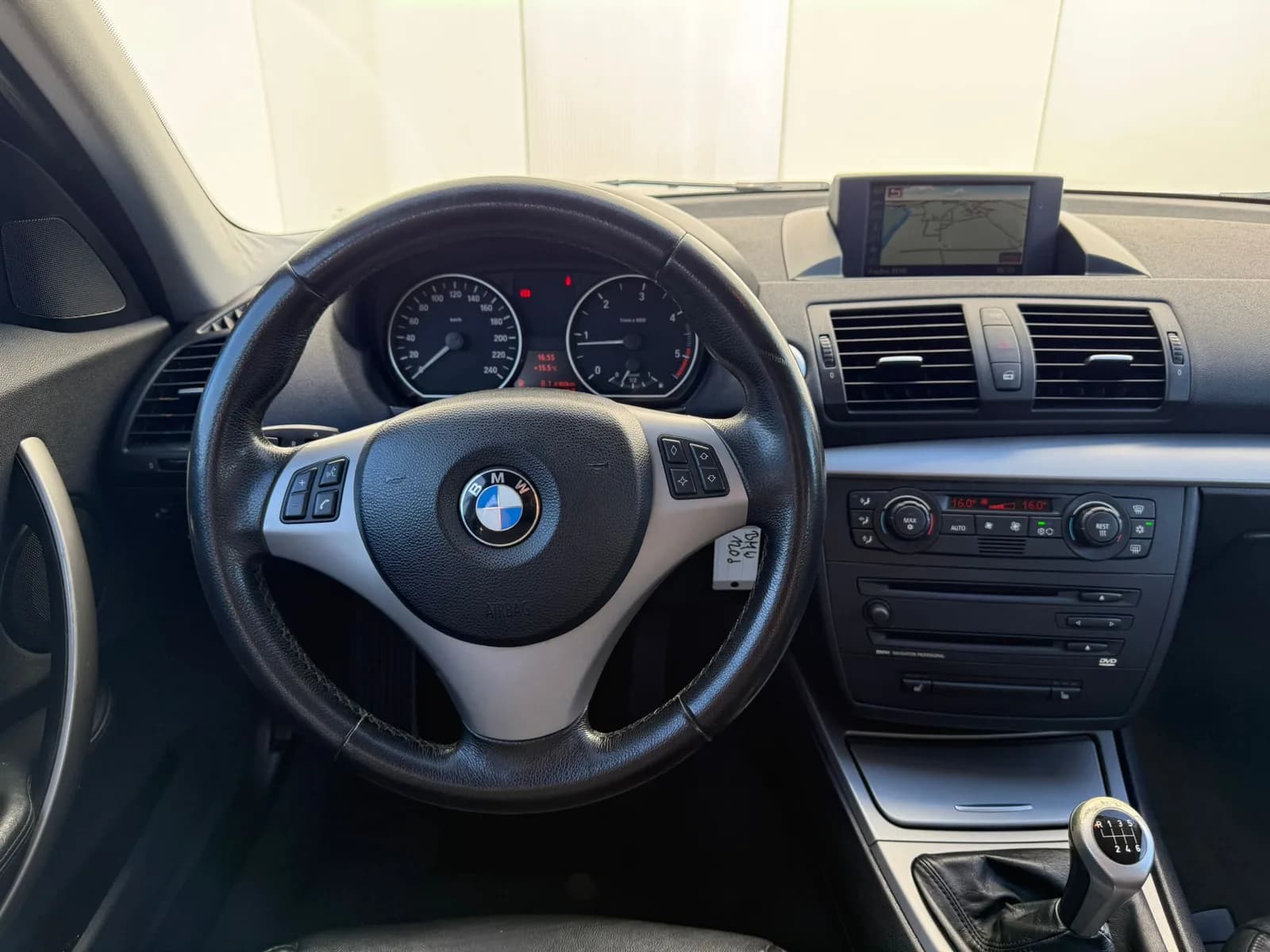 BMW 120d 2007 thumbnail 11