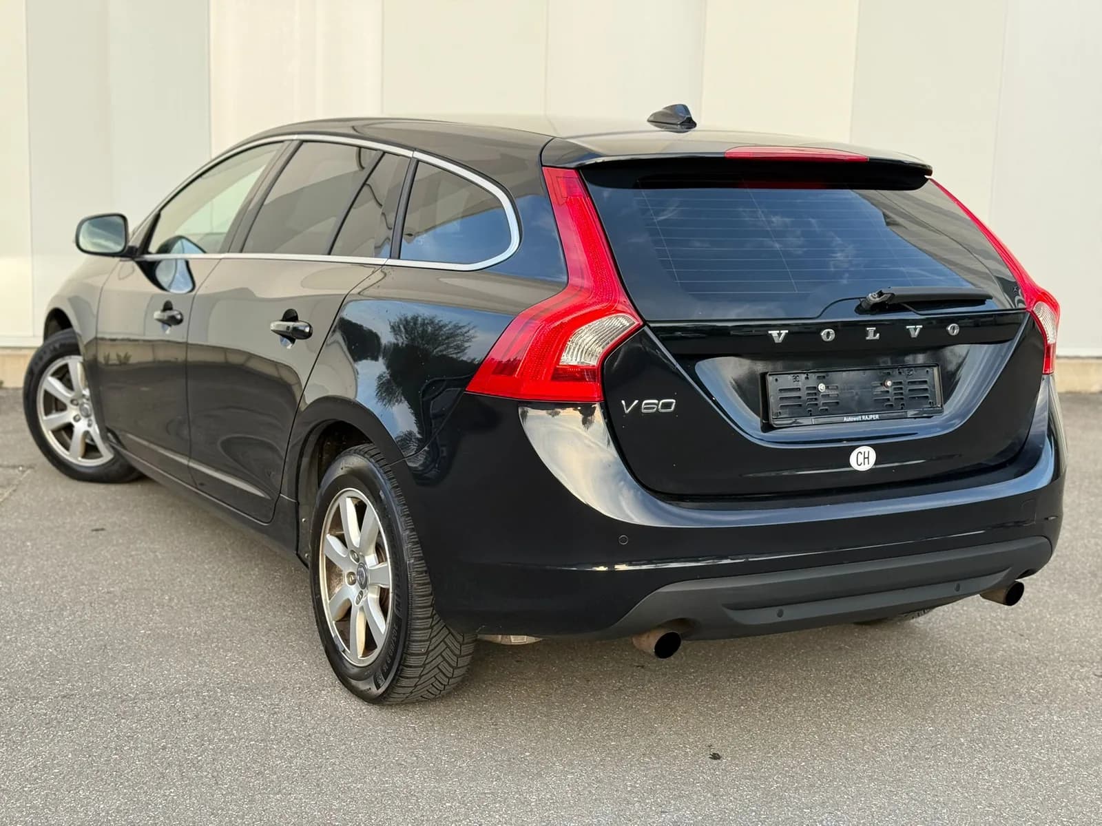 Volvo V60 T3 2011 thumbnail 4