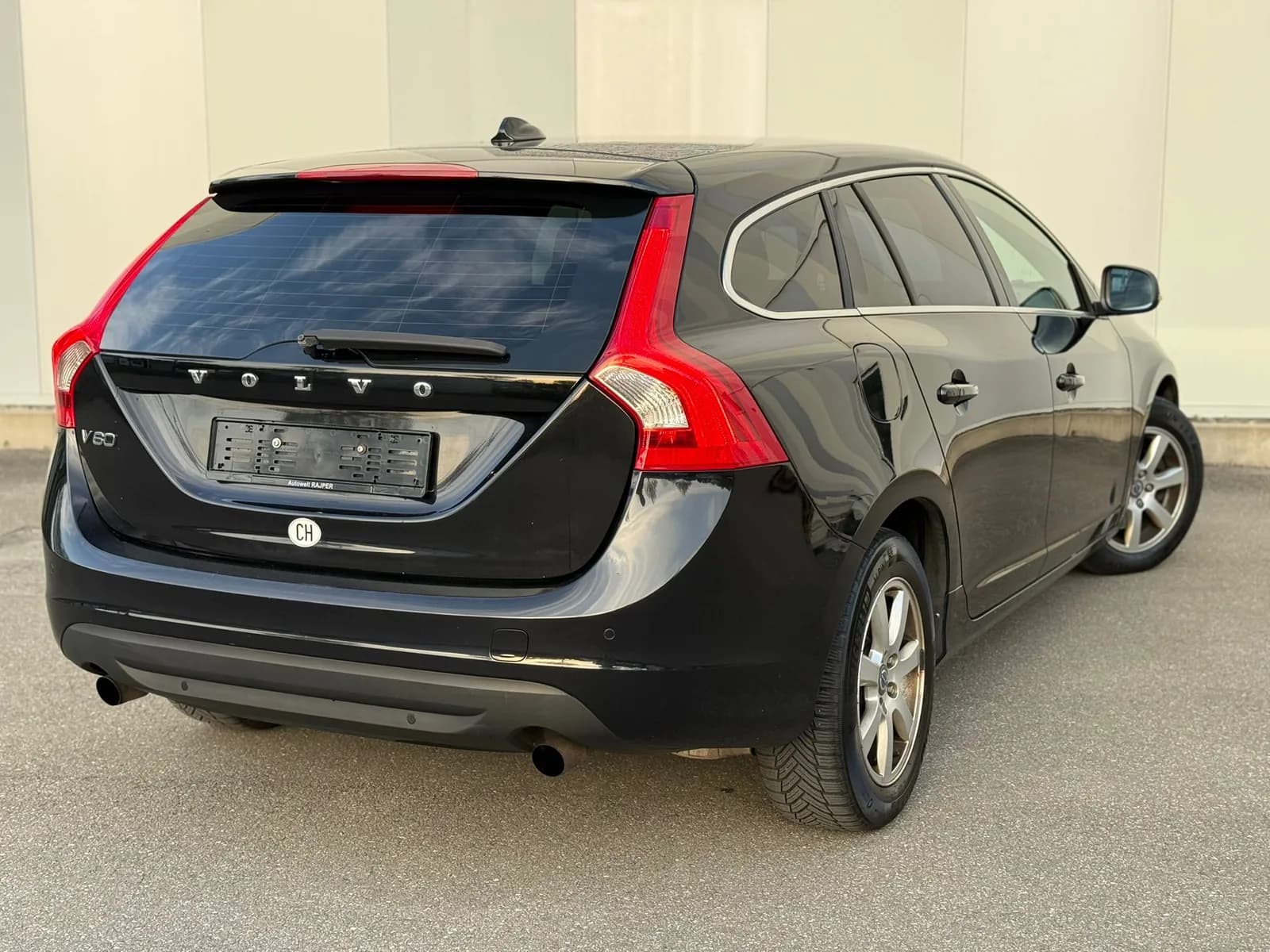 Volvo V60 T3 2011 thumbnail 6