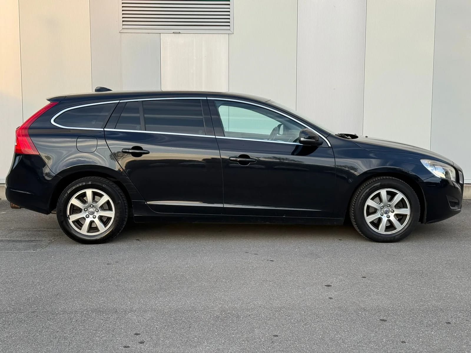 Volvo V60 T3 2011 thumbnail 7