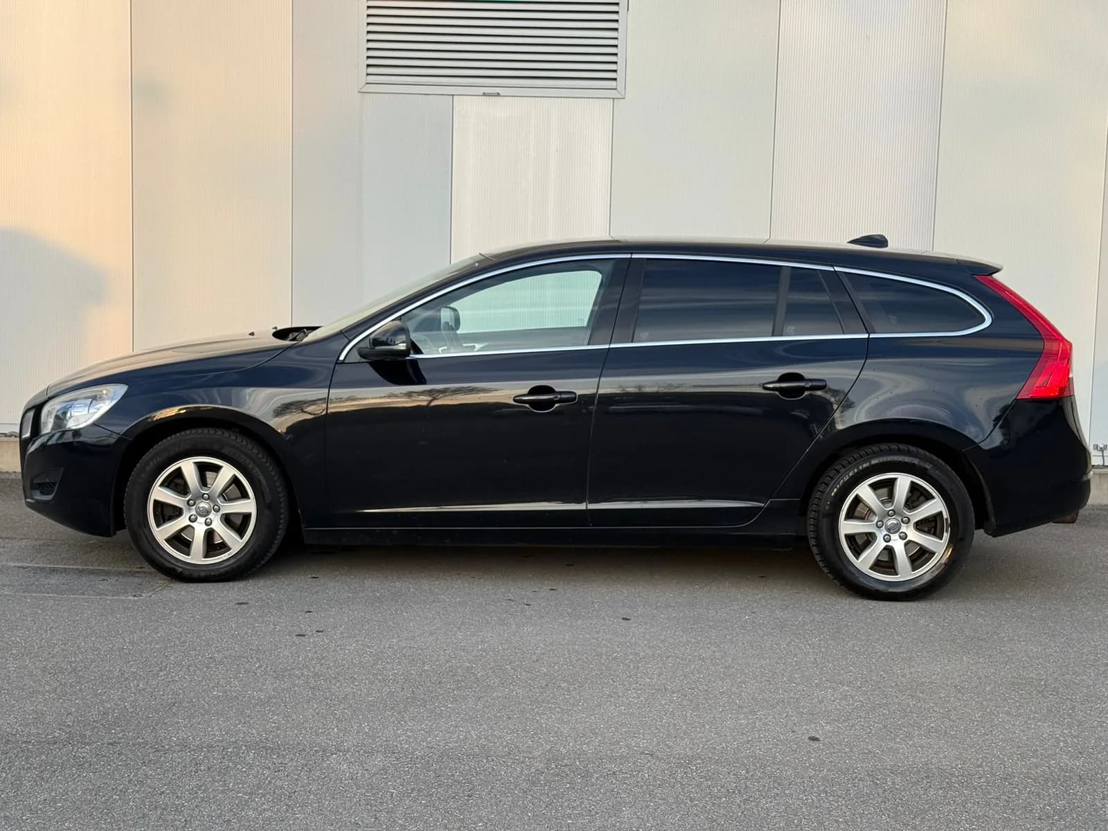 Volvo V60 T3 2011 thumbnail 8