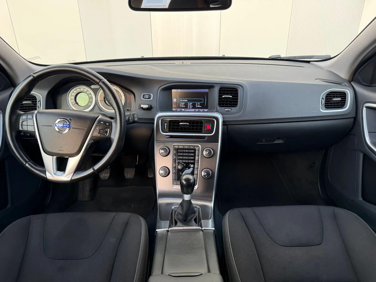 Volvo V60 T3 2011 thumbnail 10