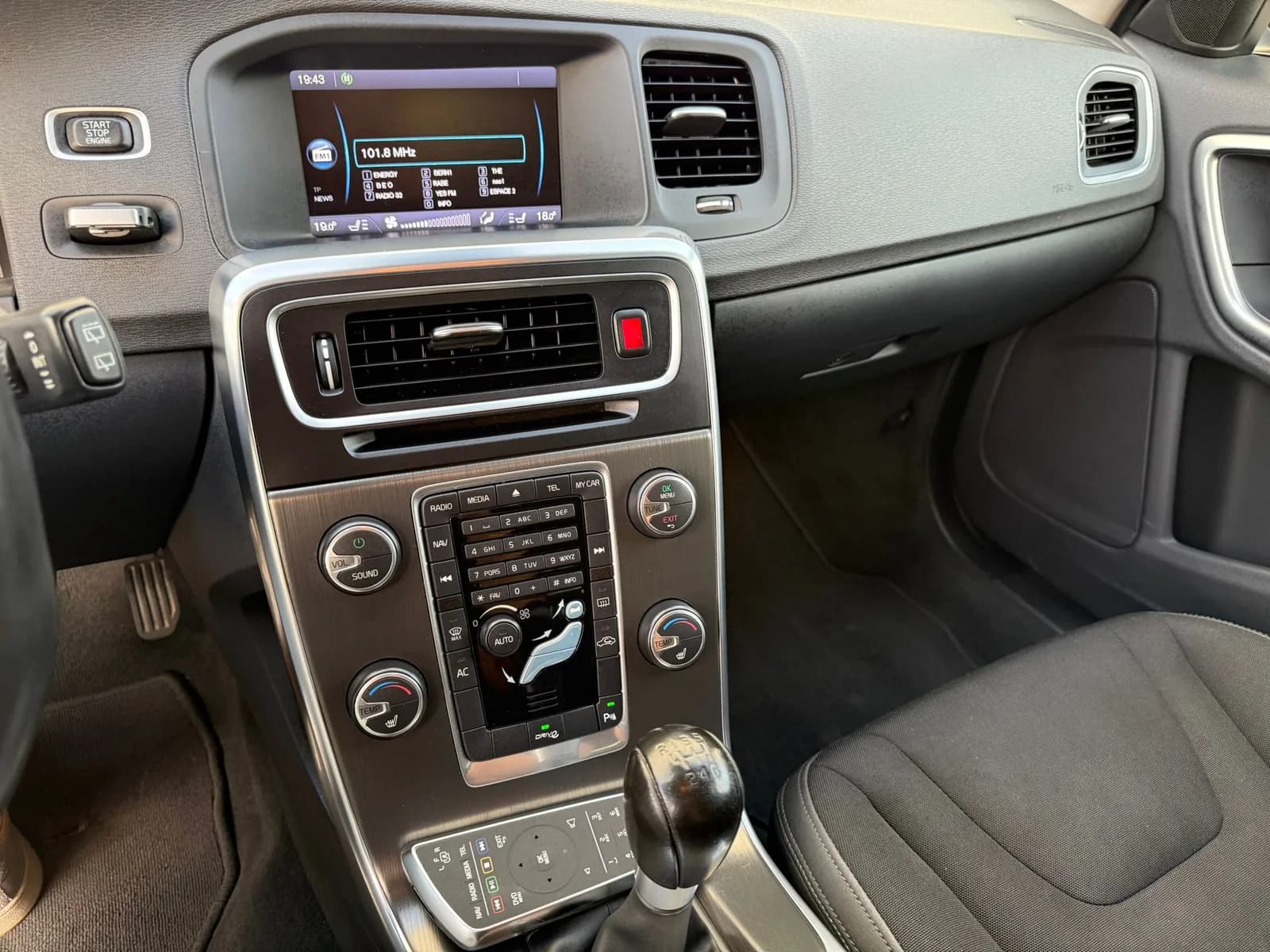 Volvo V60 T3 2011 thumbnail 12