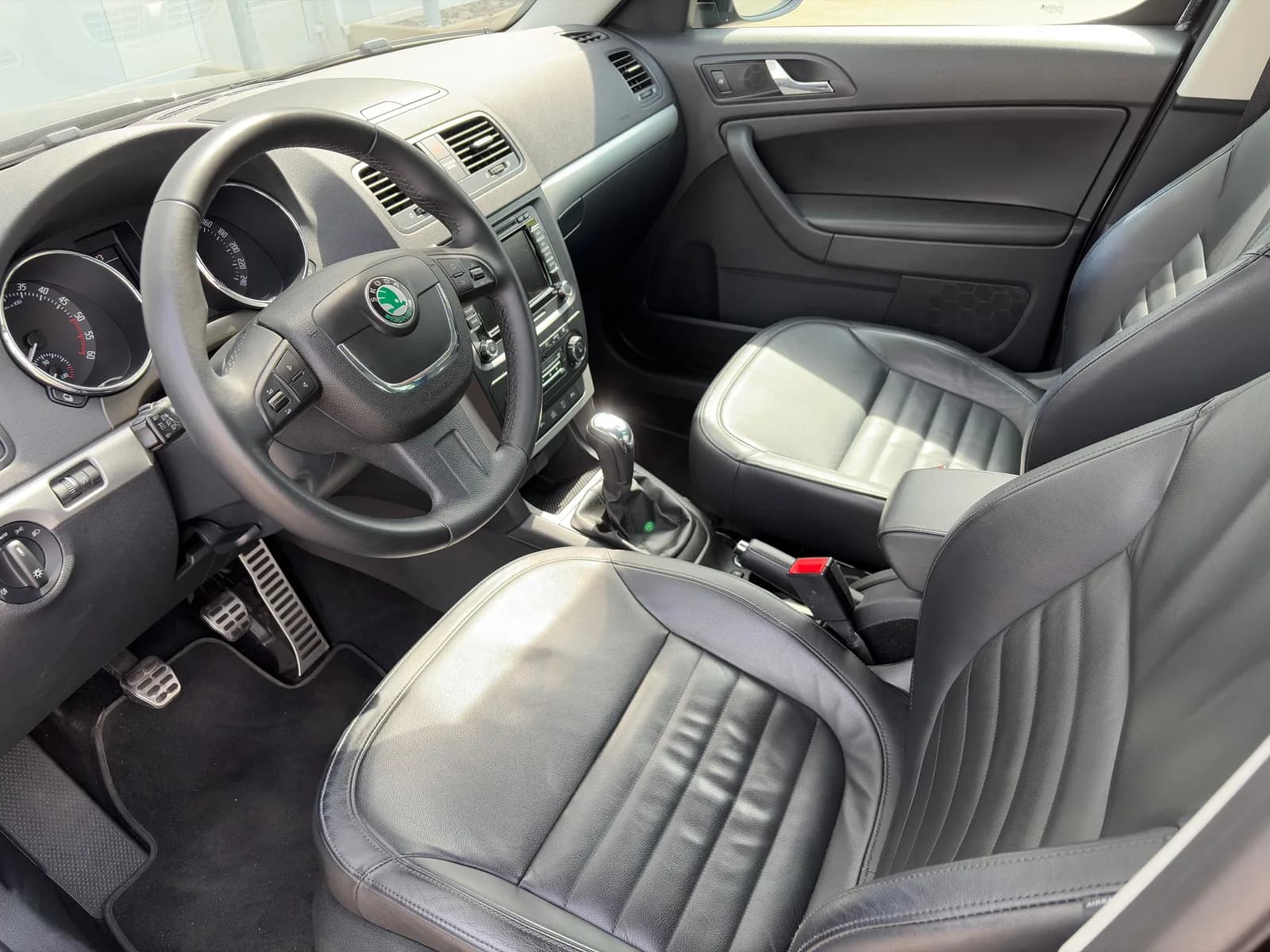 Škoda Yeti 2.0 TDI Ambition 4x4 2010 thumbnail 9