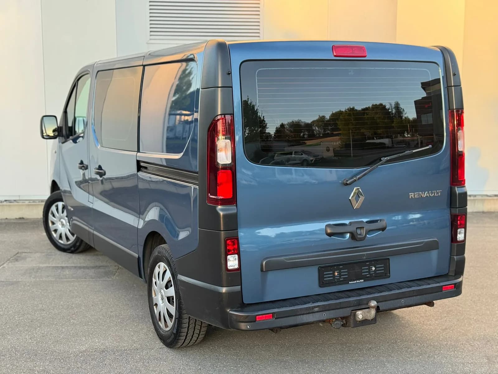 Renault Trafic 1.6 ENERGY TwinT. dCi140 2.9t Business L1H1 2015 thumbnail 4