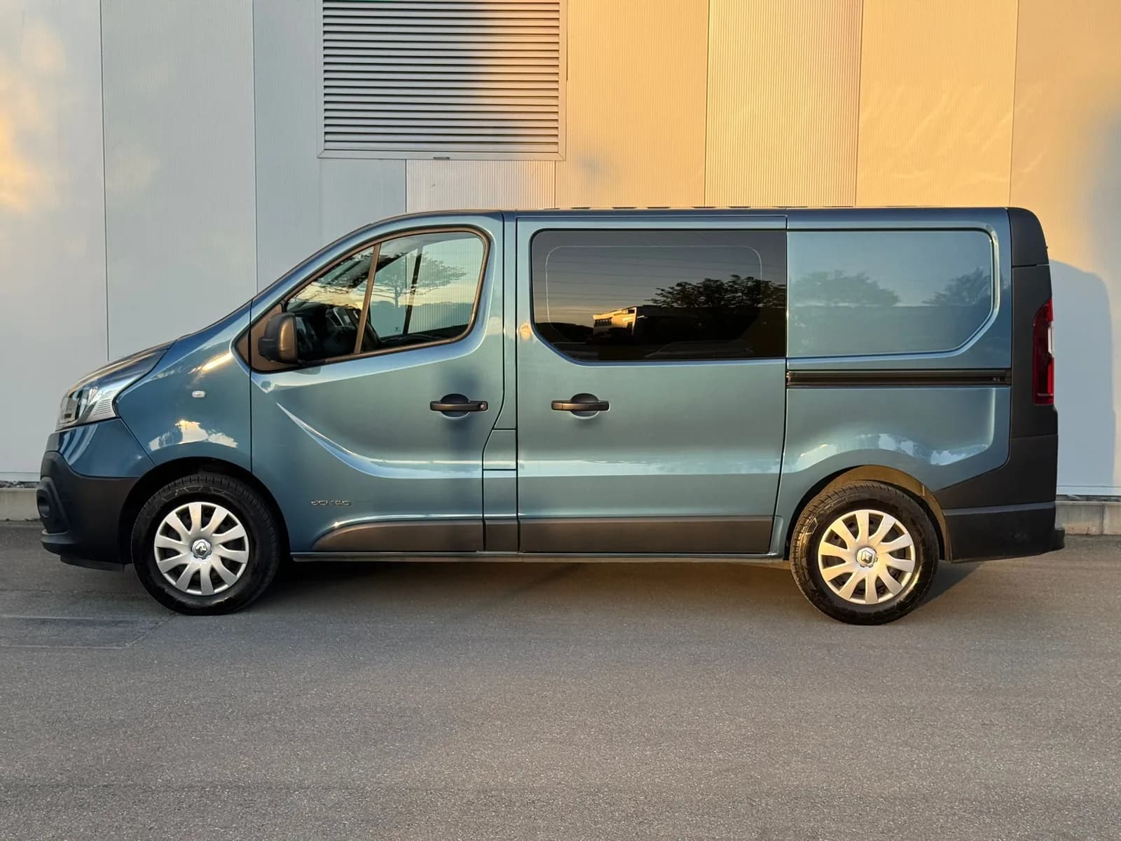 Renault Trafic 1.6 ENERGY TwinT. dCi140 2.9t Business L1H1 2015 thumbnail 8