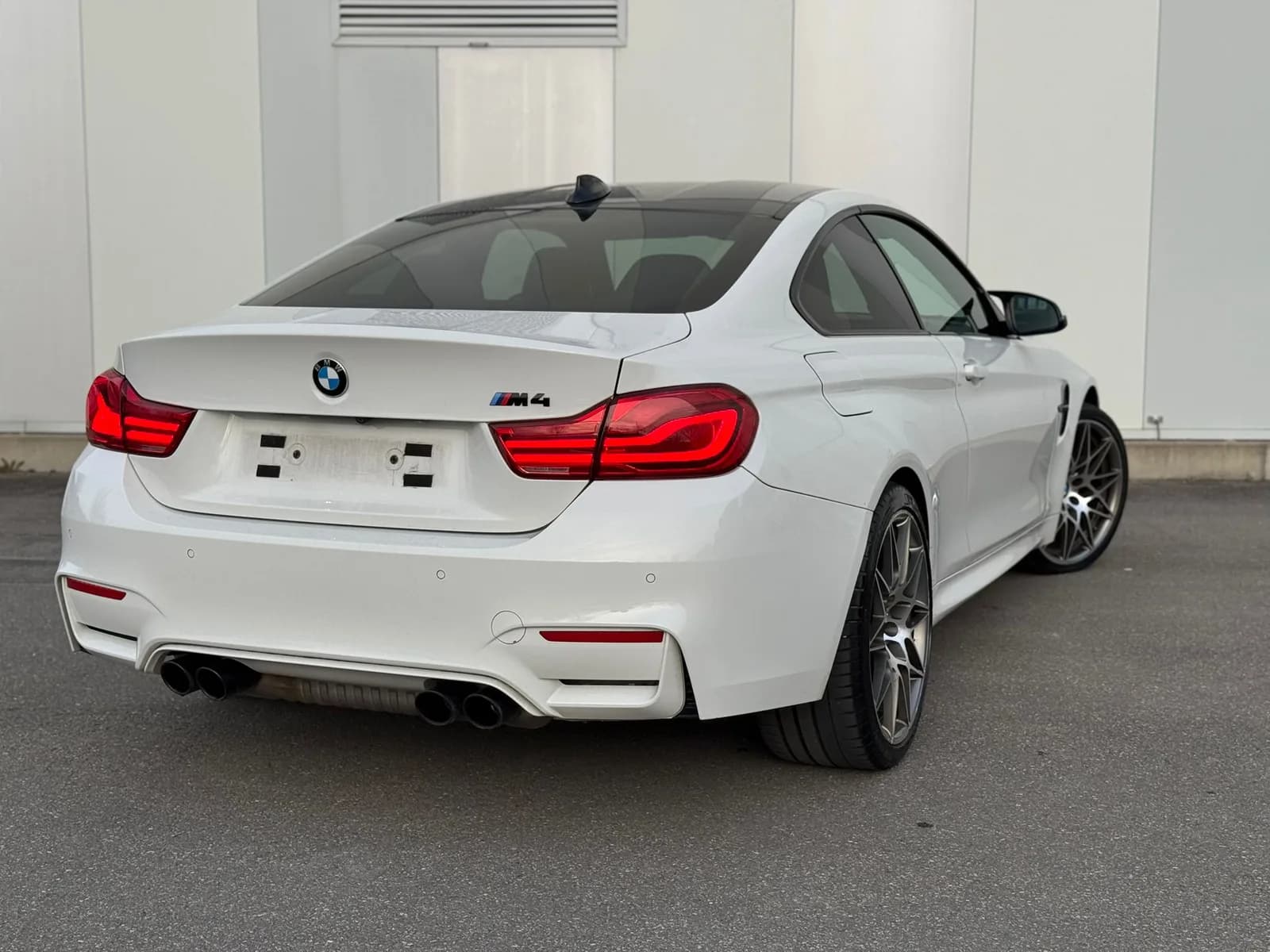 BMW M4 Coupé Competition DKG 2017 thumbnail 6