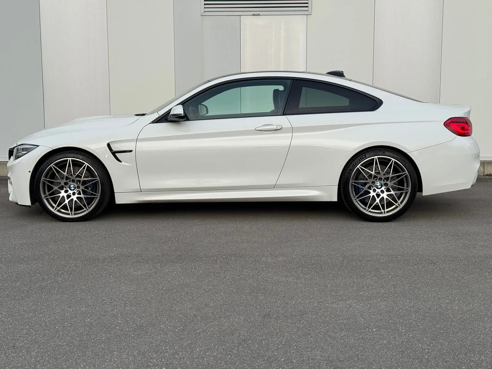 BMW M4 Coupé Competition DKG 2017 thumbnail 8