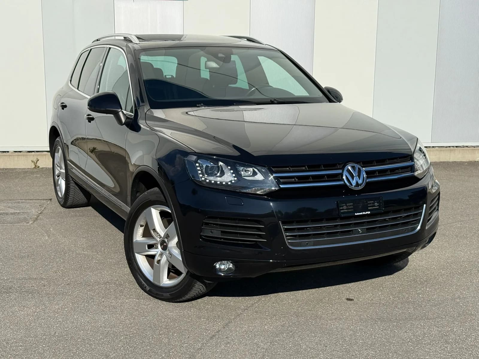 VW Touareg 3.0 TDI BMT Black Pearl Tiptronic 2014 thumbnail 3