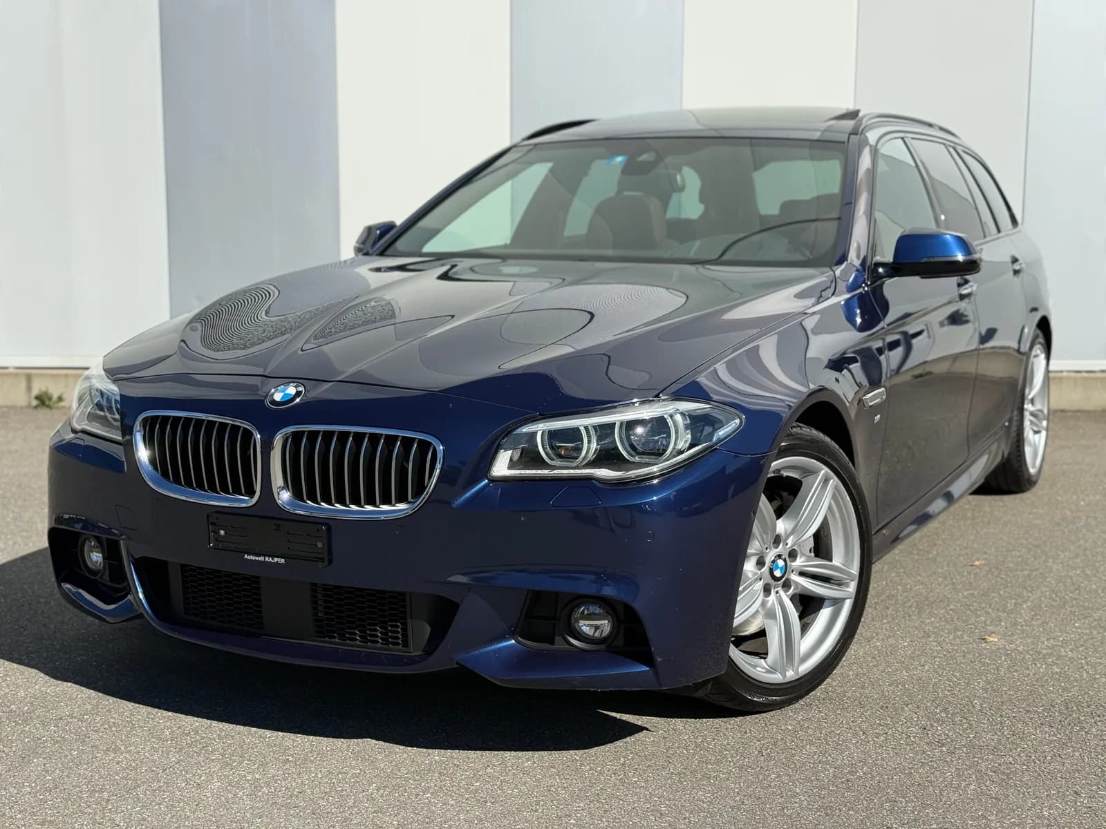BMW 530d Touring xDrive Steptronic 2017, Bild 1