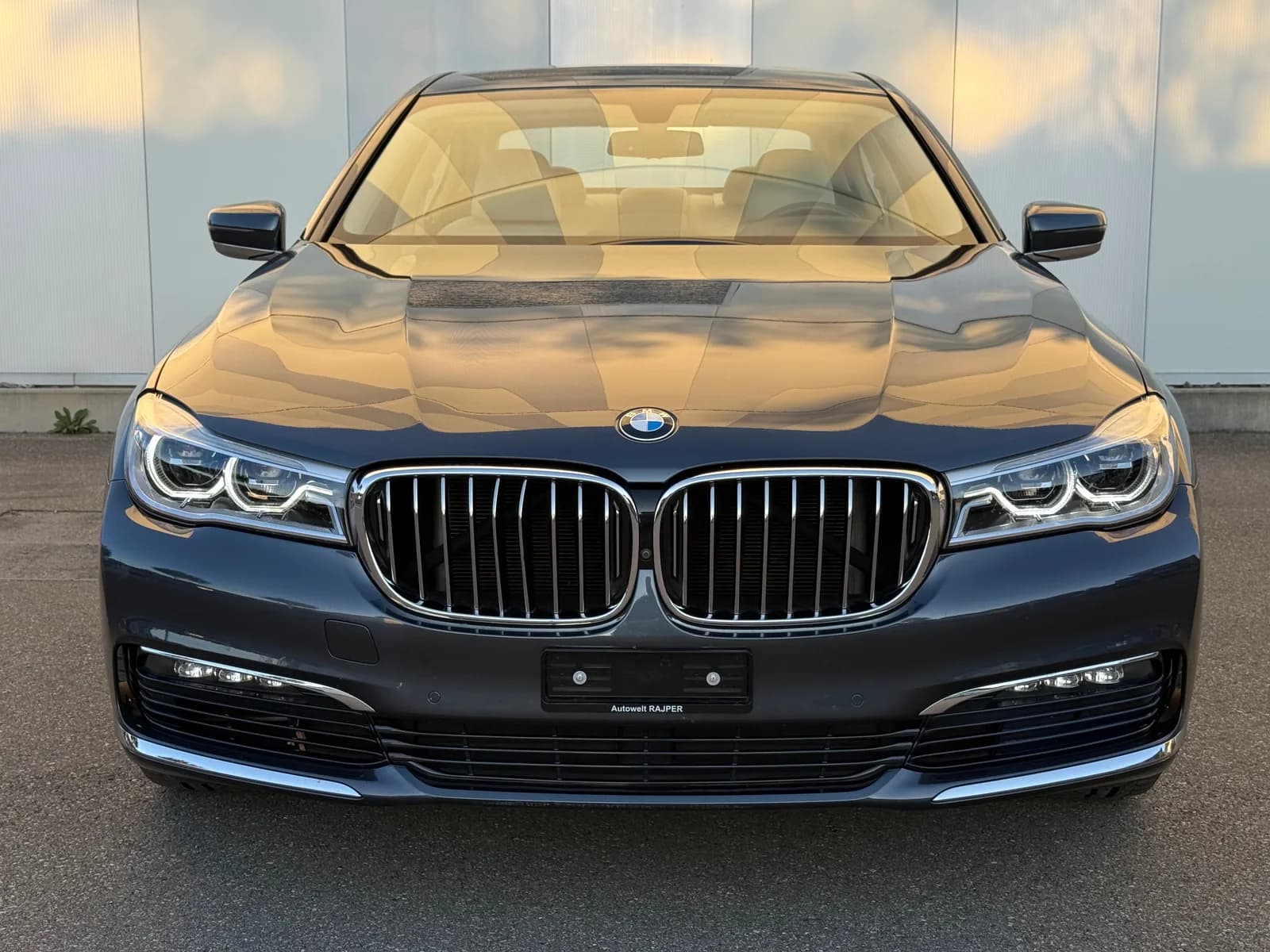 BMW 750i xDrive Steptronic 2016 thumbnail 2