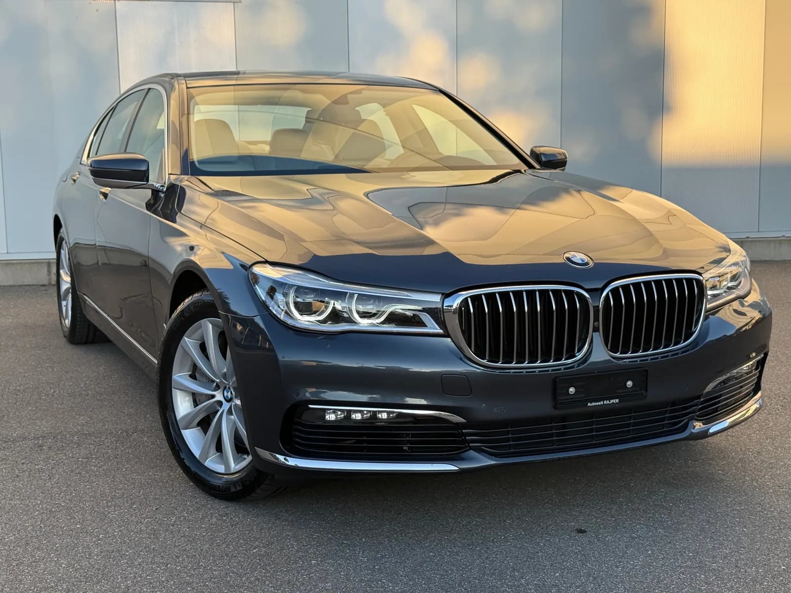 BMW 750i xDrive Steptronic 2016 thumbnail 3