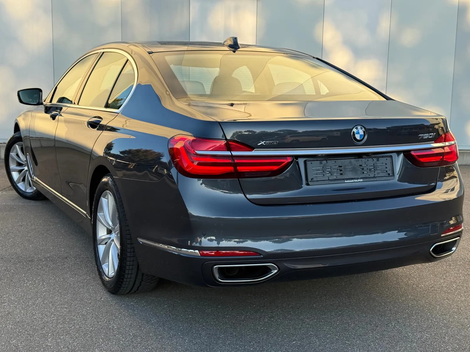 BMW 750i xDrive Steptronic 2016 thumbnail 4