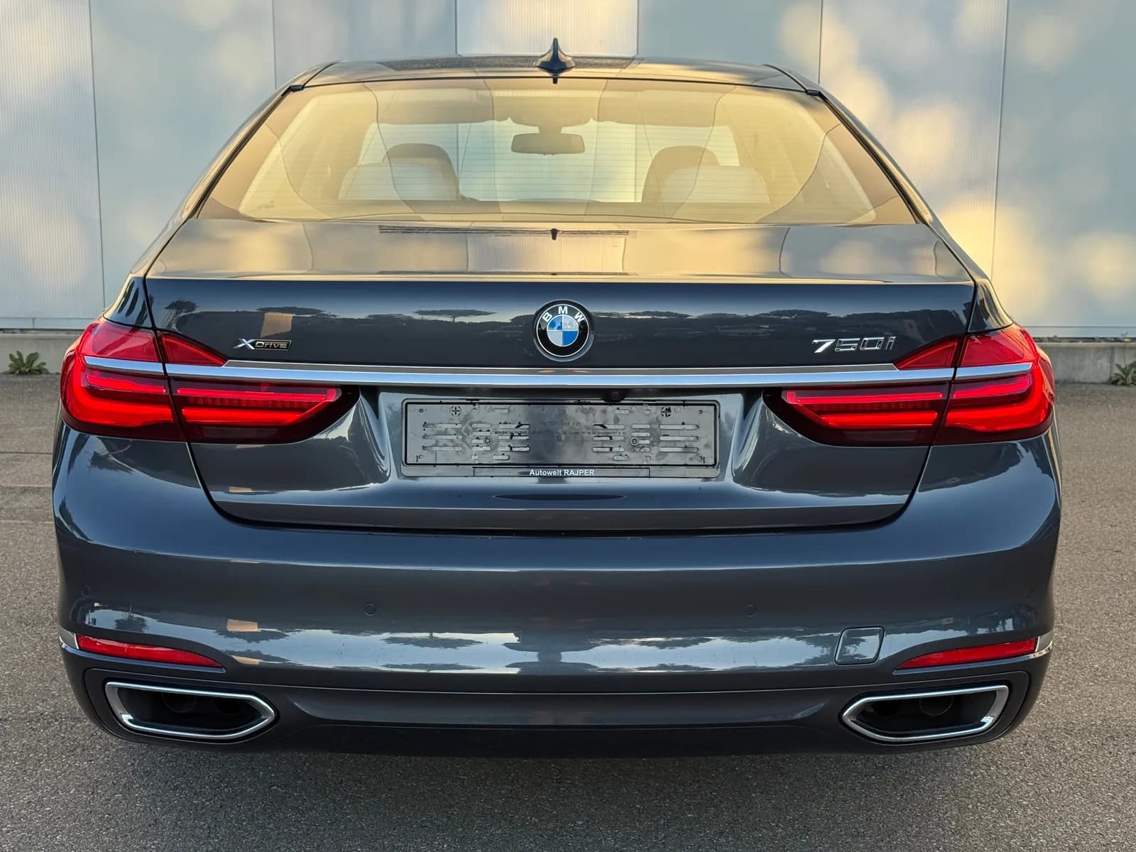 BMW 750i xDrive Steptronic 2016 thumbnail 5