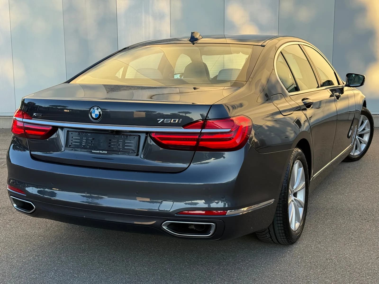 BMW 750i xDrive Steptronic 2016 thumbnail 6