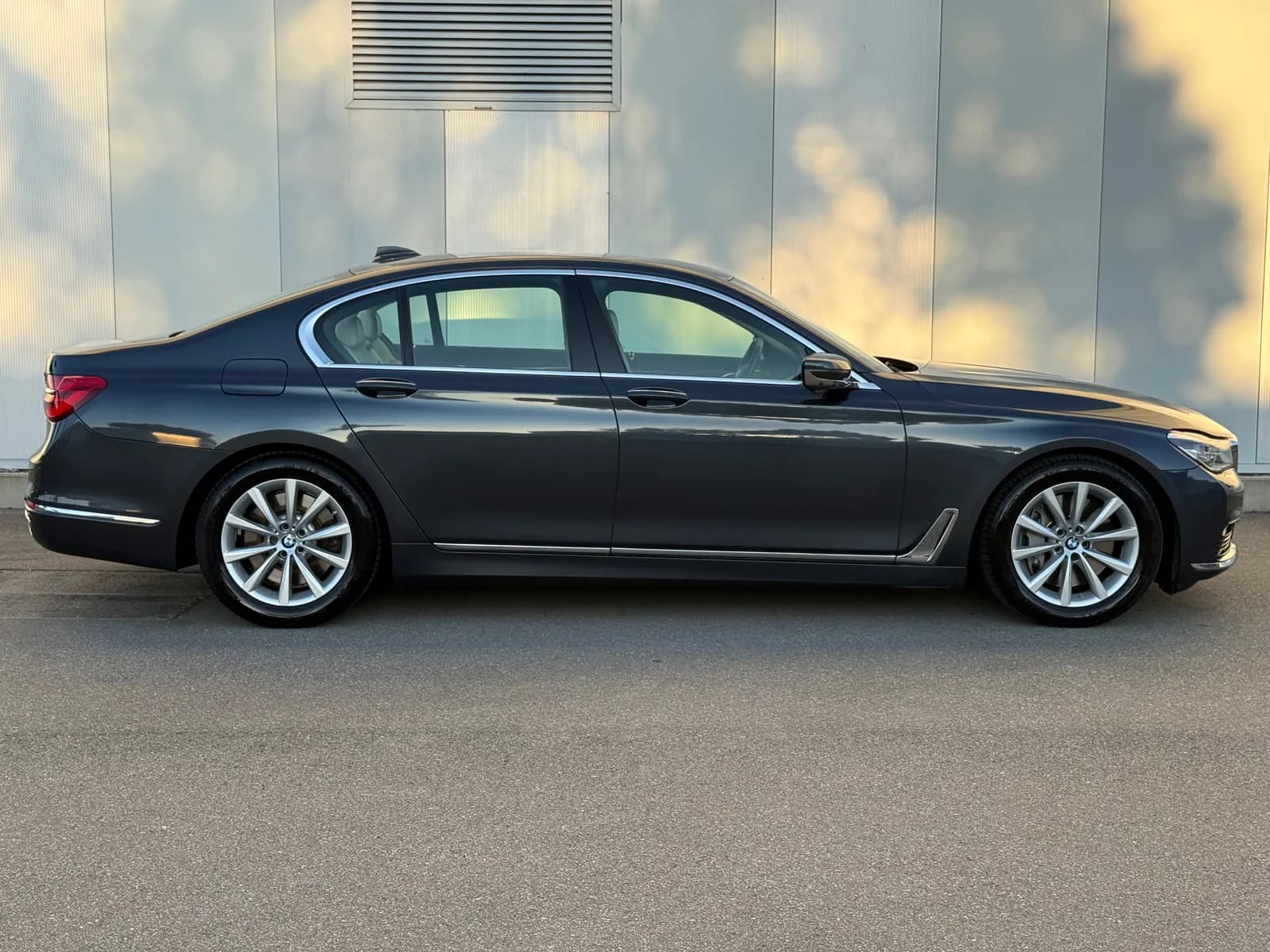 BMW 750i xDrive Steptronic 2016 thumbnail 7