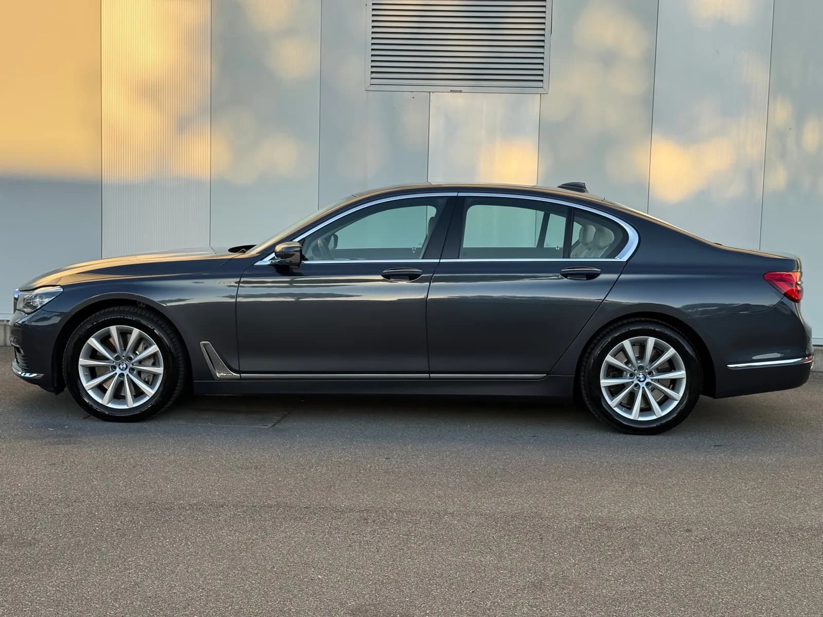 BMW 750i xDrive Steptronic 2016 thumbnail 8