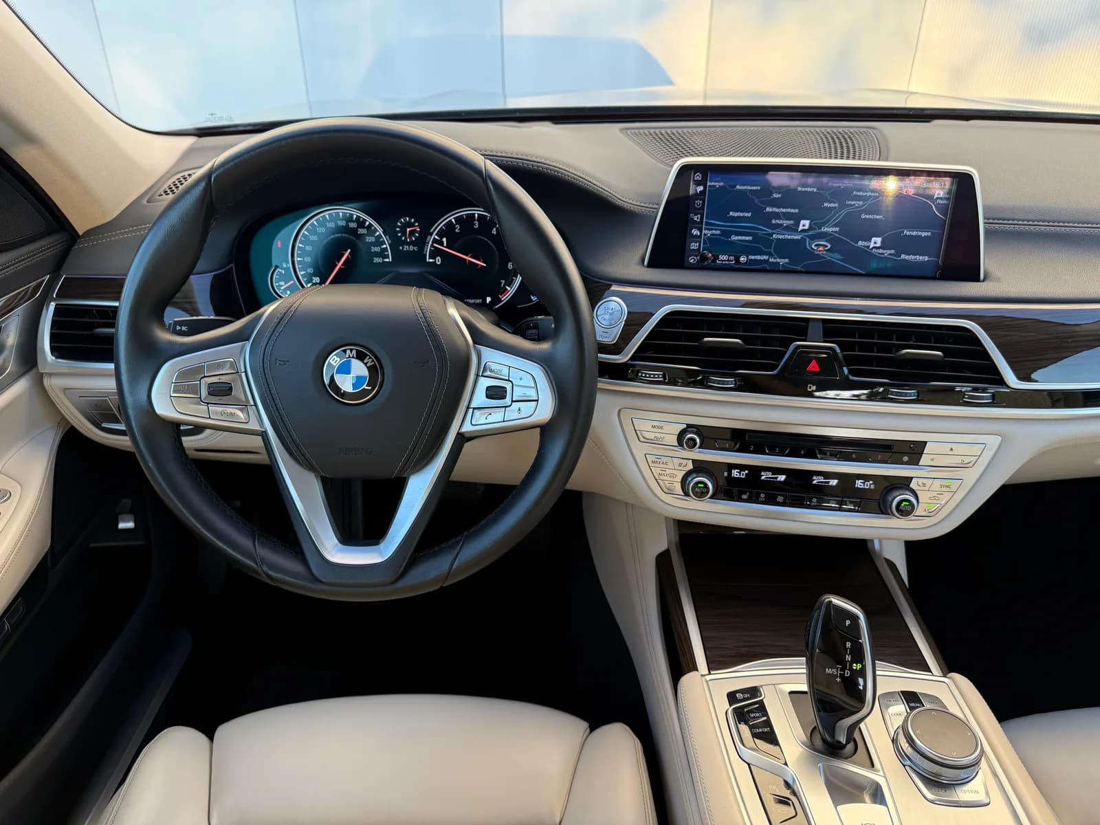 BMW 750i xDrive Steptronic 2016 thumbnail 11
