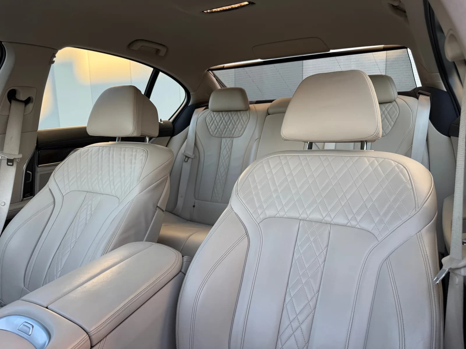 BMW 750i xDrive Steptronic 2016 thumbnail 14